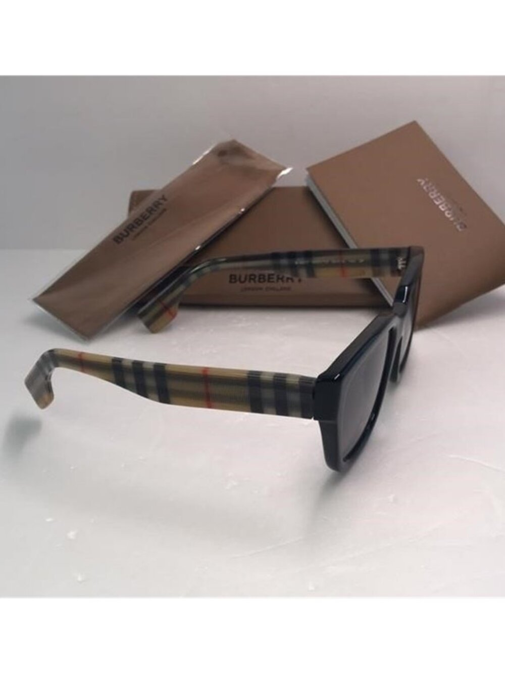 New Authentic Burberry Mammoth Grey Shaded Polarized Sunglasses BE4277 3757T3 - Picture 7 of 12
